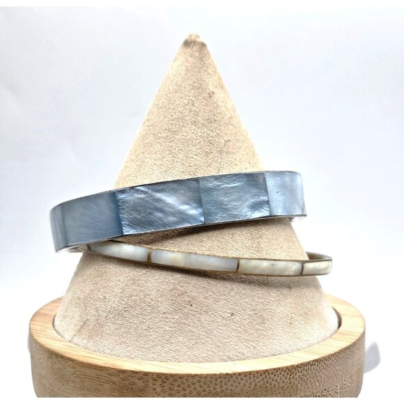 Set Of 2 Mother Of Pearl Inlay Bangles - Blue & White Womens Fashion Jewelry - Picture 1 of 2